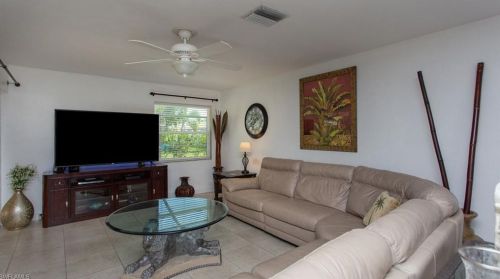 905 52nd St, Cape Coral FL  33914-7086 exterior