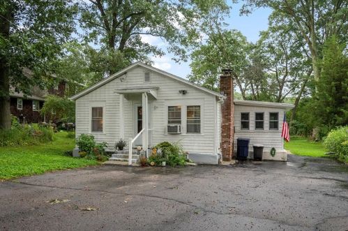 14 Russell Dr, North Kingstown, RI 02852-6228