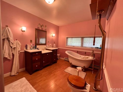 966 Old Bridge Tpke, East Brunswick NJ  08816-3848 exterior