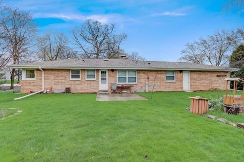 2335 Graylog Ln, Waukesha WI  53151-2921 exterior