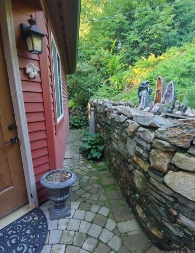 93 Lakeview Dr, Colchester CT  06415-2333 exterior