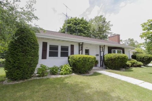 1422 10 St, Manitowoc WI  54220-6506 exterior