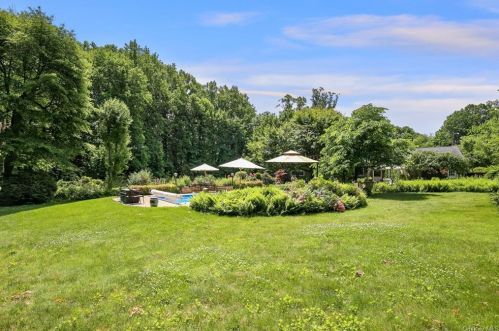 5 Augusta Pl, White Plains NY  10603-1901 exterior