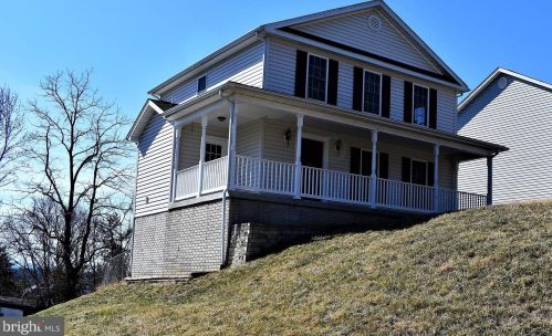 134 North St, Strasburg, VA 22657-2132