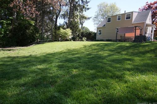 31 Willard Rd, Manchester CT  06042-3352 exterior