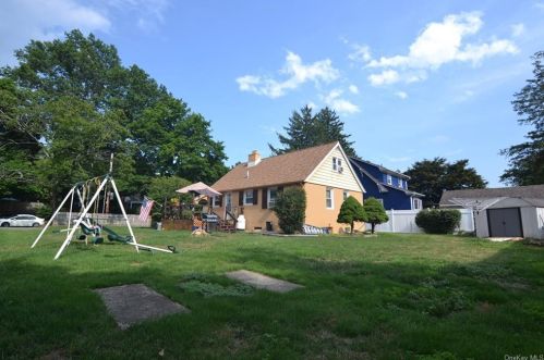 235 Elwood Ave, Hawthorne, NY 10532-1832