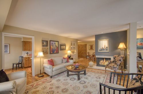 1229 Jackson St, Milwaukee, WI 53202-2655