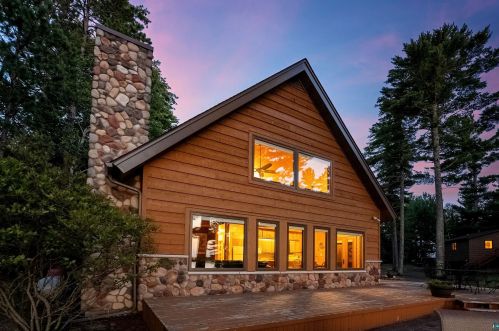 6953 Bear Island Rd, Duluth, MN 55803-9448