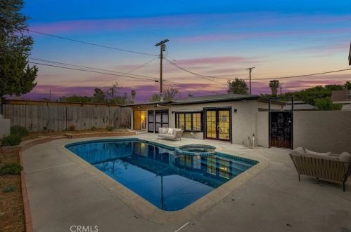 16627 Gilmore St, Van Nuys CA  91406-5610 exterior