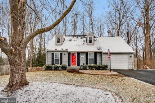 5483 Rector Dr, Woodbridge VA  22193-3703 exterior