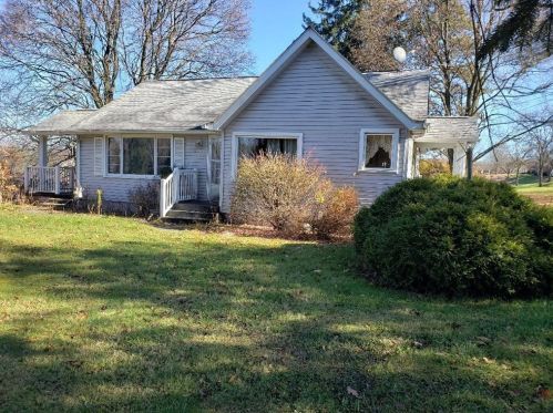 1026 Shenango Rd, Beaver Falls, PA 15010-1135