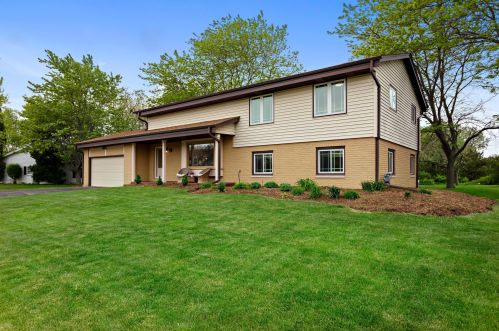 2420 Lagoon Ct, Thiensville, WI 53092-5549