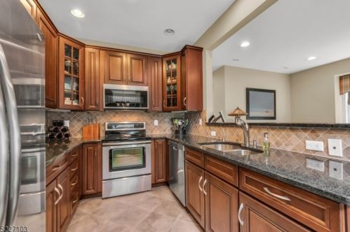 16 Greenwich Ct, Mount Olive NJ  07828-2452 exterior