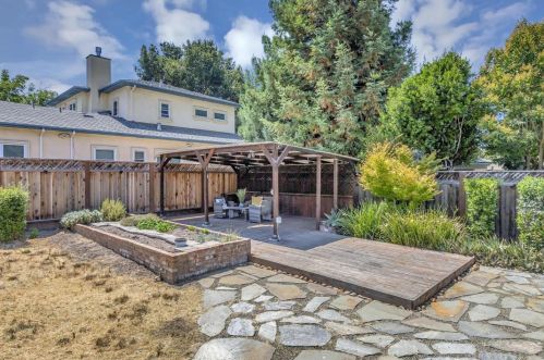 1438 Miramonte Ave, Los Altos CA 94024-5640 exterior