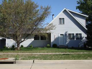 216 Westgate Ave, Cedar Falls IA  50613-5516 exterior