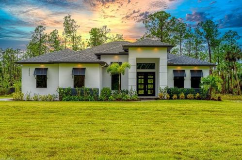 232 11th St, Naples, FL 34120-2141