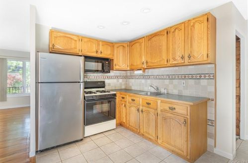 81 Wickham Dr, Warwick NY  10990-2126 exterior