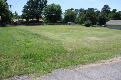 104 Summit St, Nashville, AR 71852-3823