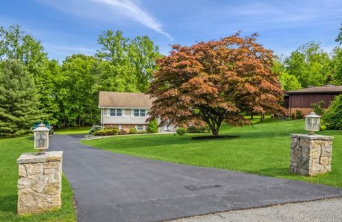 4 Eastview Ct, Valhalla, NY 10595-1006