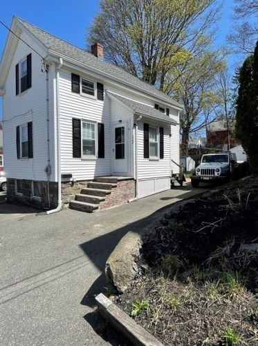 13 Bow St, Salem, MA 01970-1113