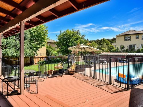 2300 Linwood Ave, Santa Rosa CA  95404-5611 exterior