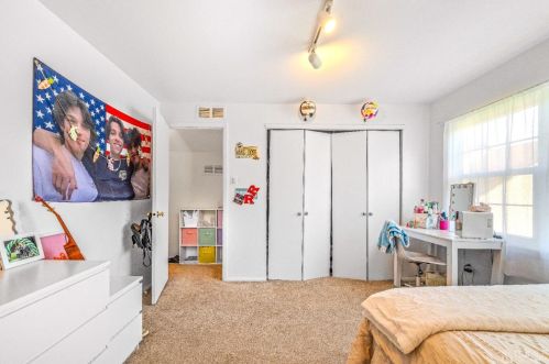 33 Rutledge Ct, East Brunswick NJ  08816-4020 exterior