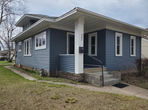 307 22nd St, La Crosse, WI 54601-5047