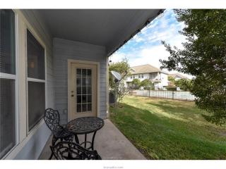 1230 Canyon Creek Cir, College Station TX  77840-6202 exterior