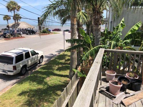 1515 13th St, Galveston TX  77550-8223 exterior