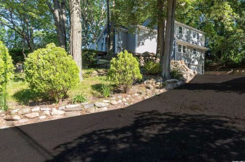 26 Patchogue Rd, Scotts Beach NY  11789-1422 exterior