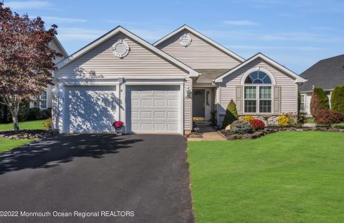 149 Skyline Dr, Lakewood NJ  08701-5739 exterior