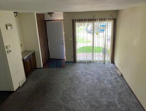 8634 Servite Dr, Milwaukee, WI 53223-2514