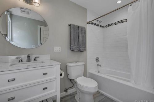 86 Woodland Dr, Northford CT  06472-1210 exterior