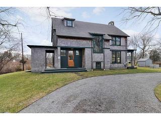 67 Fairway Dr, South Kingstown, RI 02882-1404