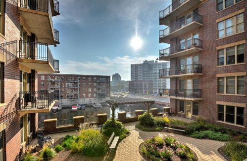 102 Water St, Milwaukee WI 53202-6054 exterior