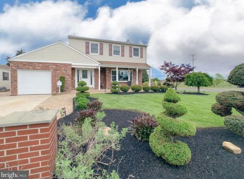 521 Hood Blvd, Fairless Hills, PA 19030-3021