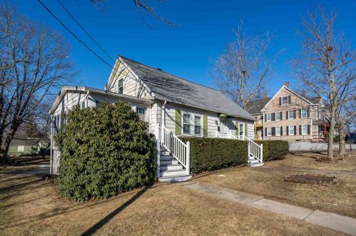 34 Franklin St, Derry, NH 03038-2336