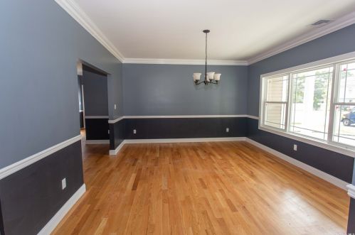 11 Smith St, Wheatley Heights, NY 11798-2509