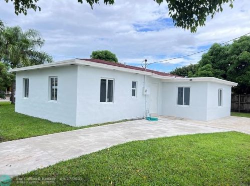 605 9th Ct, Hialeah, FL 33010-4627