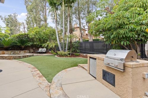 2741 Timmons, Tustin CA  92782-1325 exterior