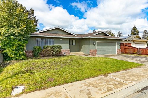 2485 Hampton Way, Turlock CA  95382-0733 exterior
