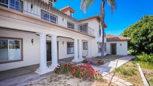 1696 Gil Way, Vista, CA 92084-6452