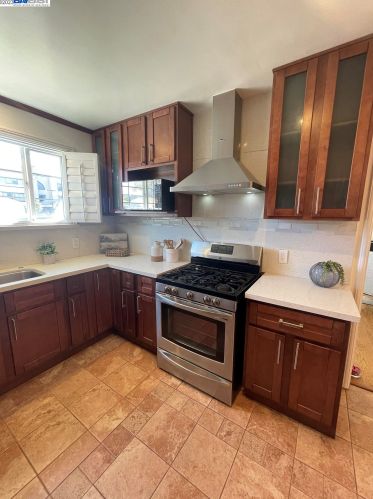 1325 136th Ave, San Leandro CA  94578-2549 exterior