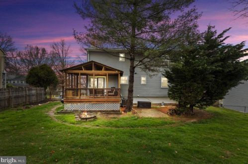 5593 Neddleton Ave, Woodbridge VA  22193-4156 exterior