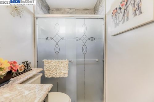 2708 Humboldt Ave, Oakland CA  94602-3635 exterior