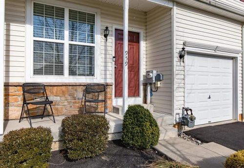 959 King Way, Breinigsville PA  18031-1484 exterior