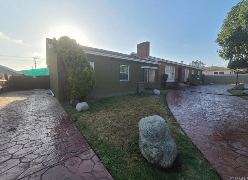 3243 Park Ln, Long Beach, CA 90807-5042