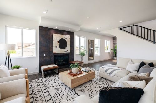 2010 Plant Ave, Redondo Beach, CA 90278-1913
