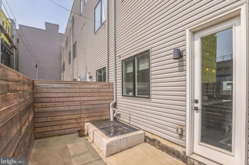 2229 Hope St, Philadelphia PA  19133-3722 exterior