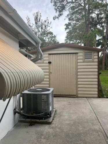 2106 79th Ct, Vero Beach FL  32966-1365 exterior